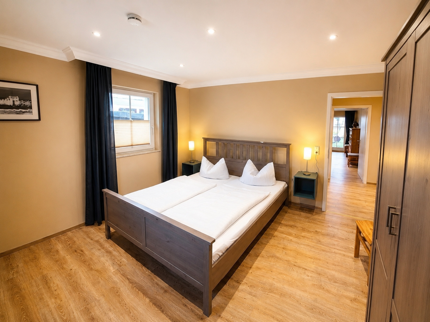 Schlafzimmer der Ferienwohnung 20 im Haus &bdquo;Anni&ldquo;