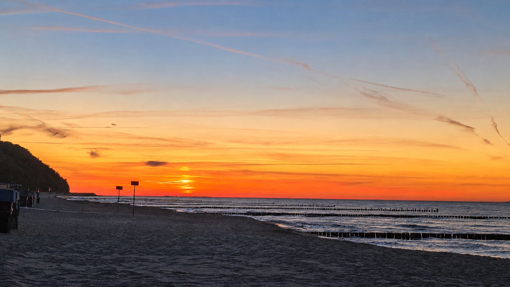 Ostseestrand in Kölpinsee am Abend mit warmem Licht und ruhiger Ostsee