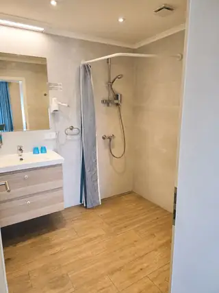 Hotelapartment VI – Badezimmer