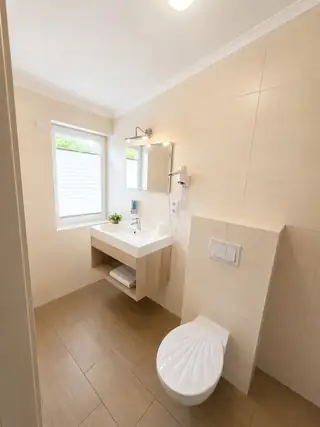 Einzelzimmer – Badezimmer